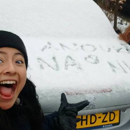 Quand Ana voit de la neige pour le première fois de sa vie! 