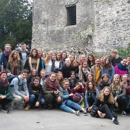 Le groupe d’étudiants d’échange en Irlande pendant la visite du château de Blarney 