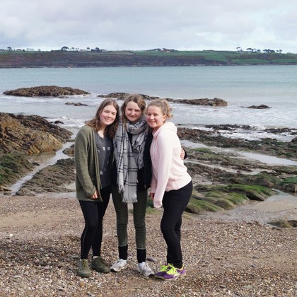 A la mer, (Fort Camden) avec ma sœur allemande (Mélina) et une amie norvégienne