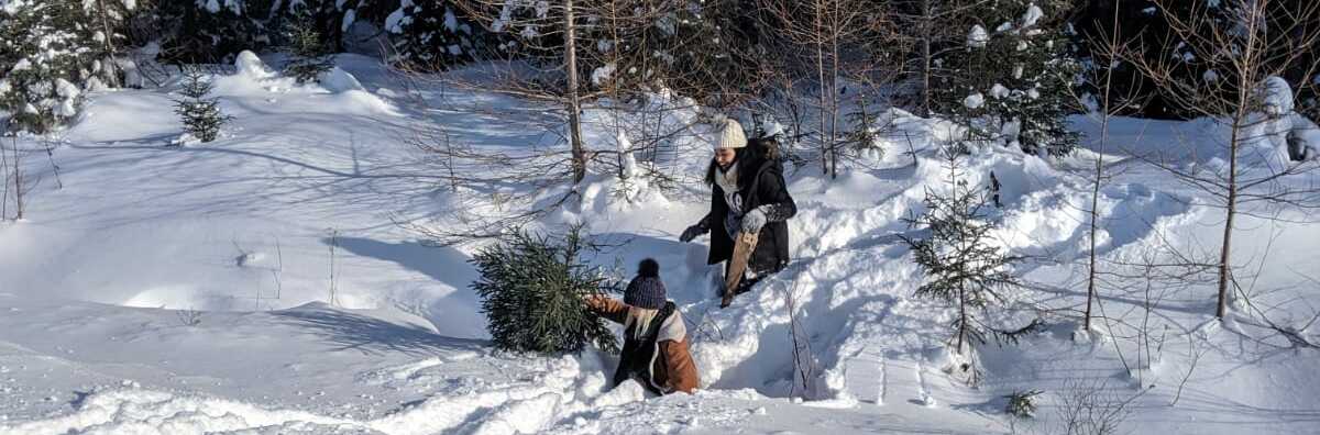 Anaïs et une amie dans la neige au Canada