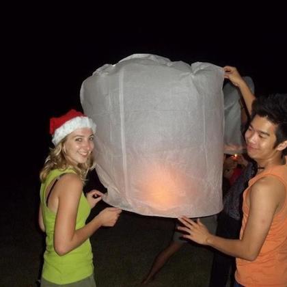Lancé de ballon en papier pour le nouvel an, avec mon grand frère Khoun :)