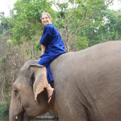 Dorine à dos d'éléphant !