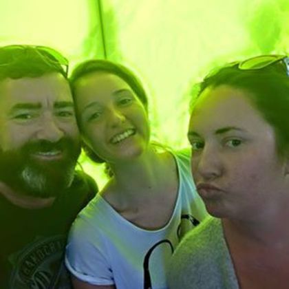 Avec mes parents d'accueil le jour de mon départ